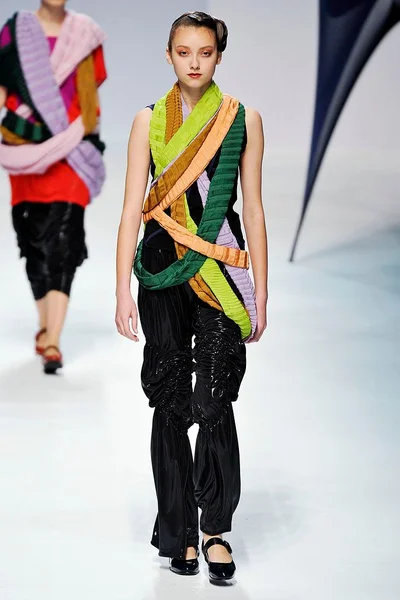 Look 2